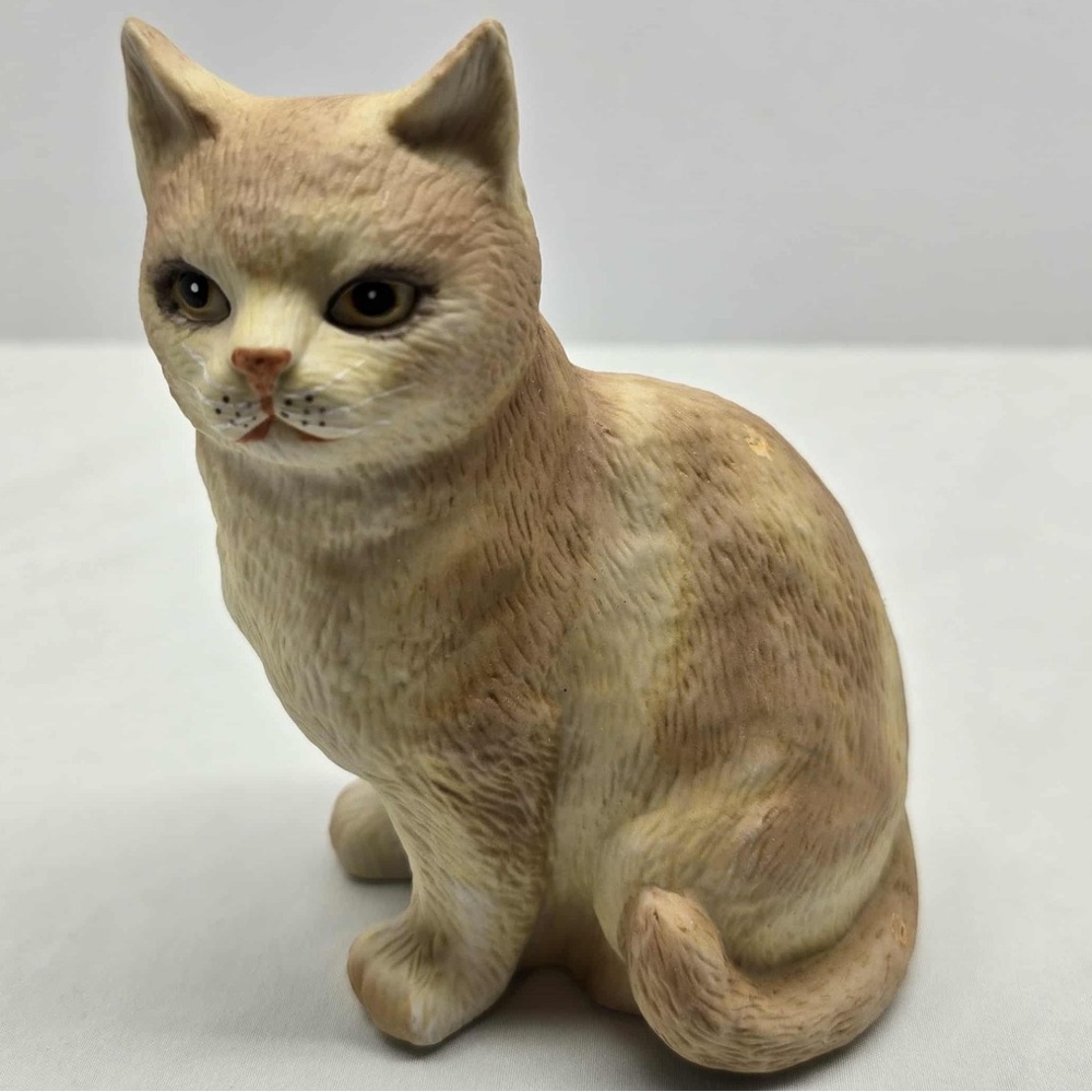 Vintage Enesco Cat Figurine Tan Ceramic Collectible with Original‎ Box